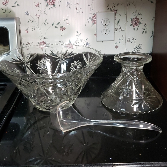 READ BEFORE PURCHASING. Vintage Anchor Hocking 27 Pc Punch Bowl Set - Picture 3 of 4